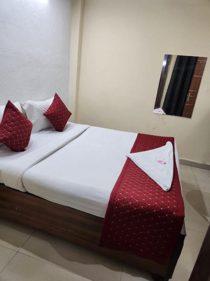 Hotel Cozy Cave Nueva Delhi Exterior foto