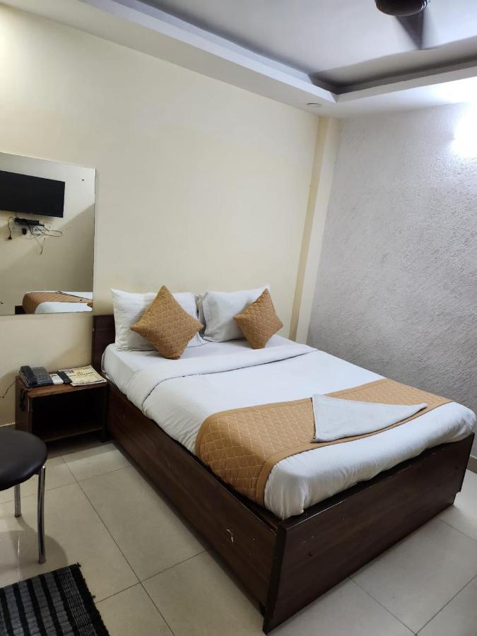 Hotel Cozy Cave Nueva Delhi Exterior foto