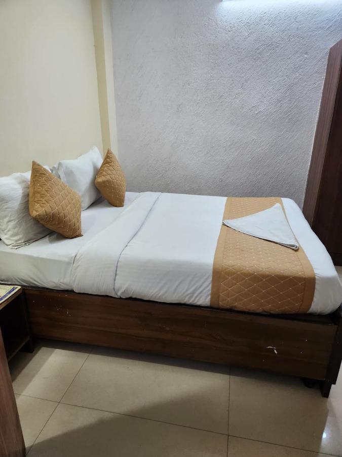 Hotel Cozy Cave Nueva Delhi Exterior foto