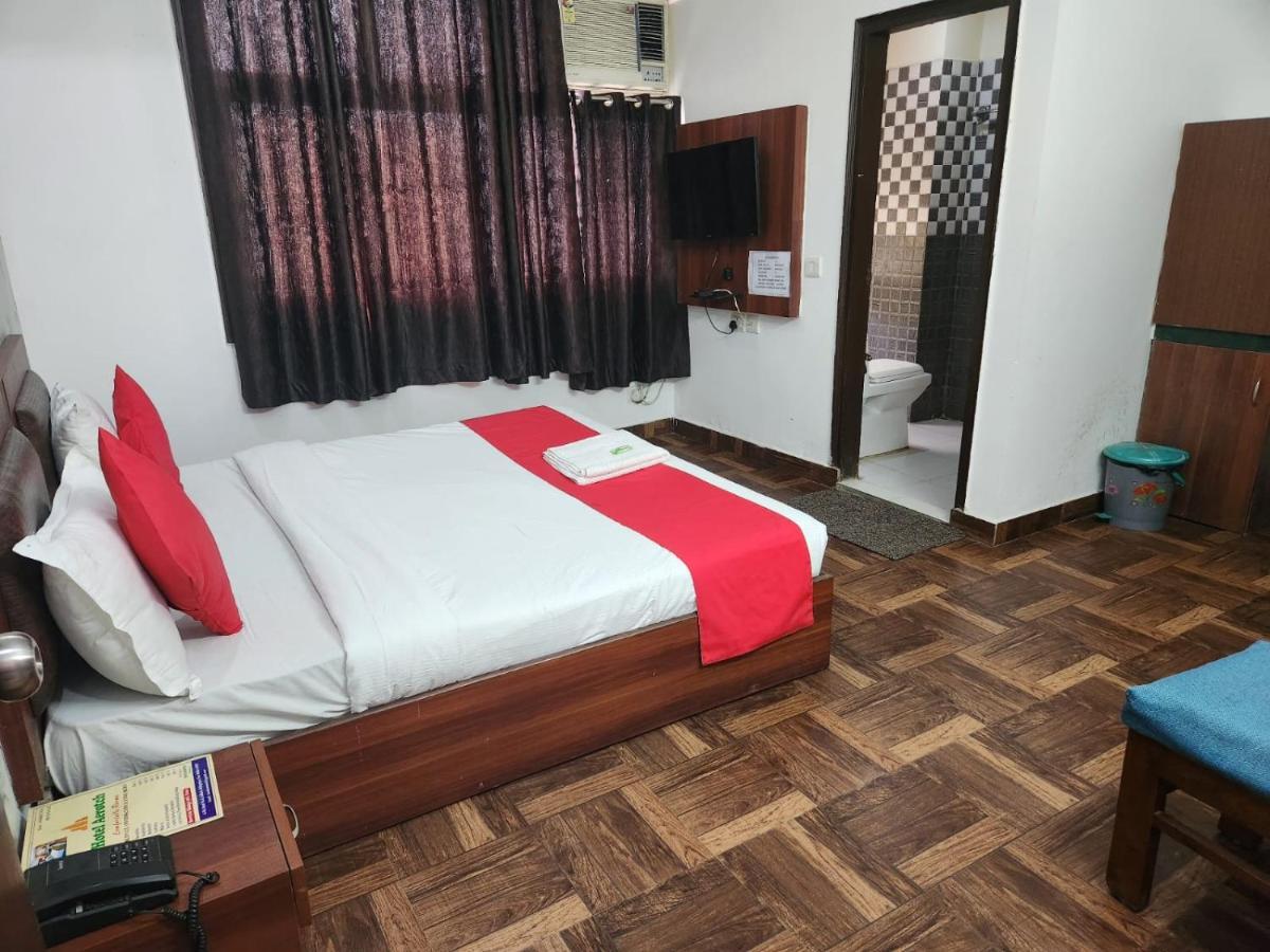 Hotel Cozy Cave Nueva Delhi Exterior foto