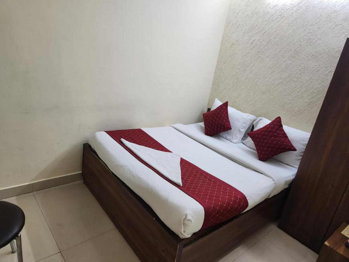 Hotel Cozy Cave Nueva Delhi Exterior foto